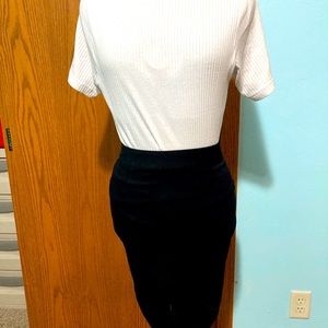 L’ Agence front pocket skirt. New without tags.